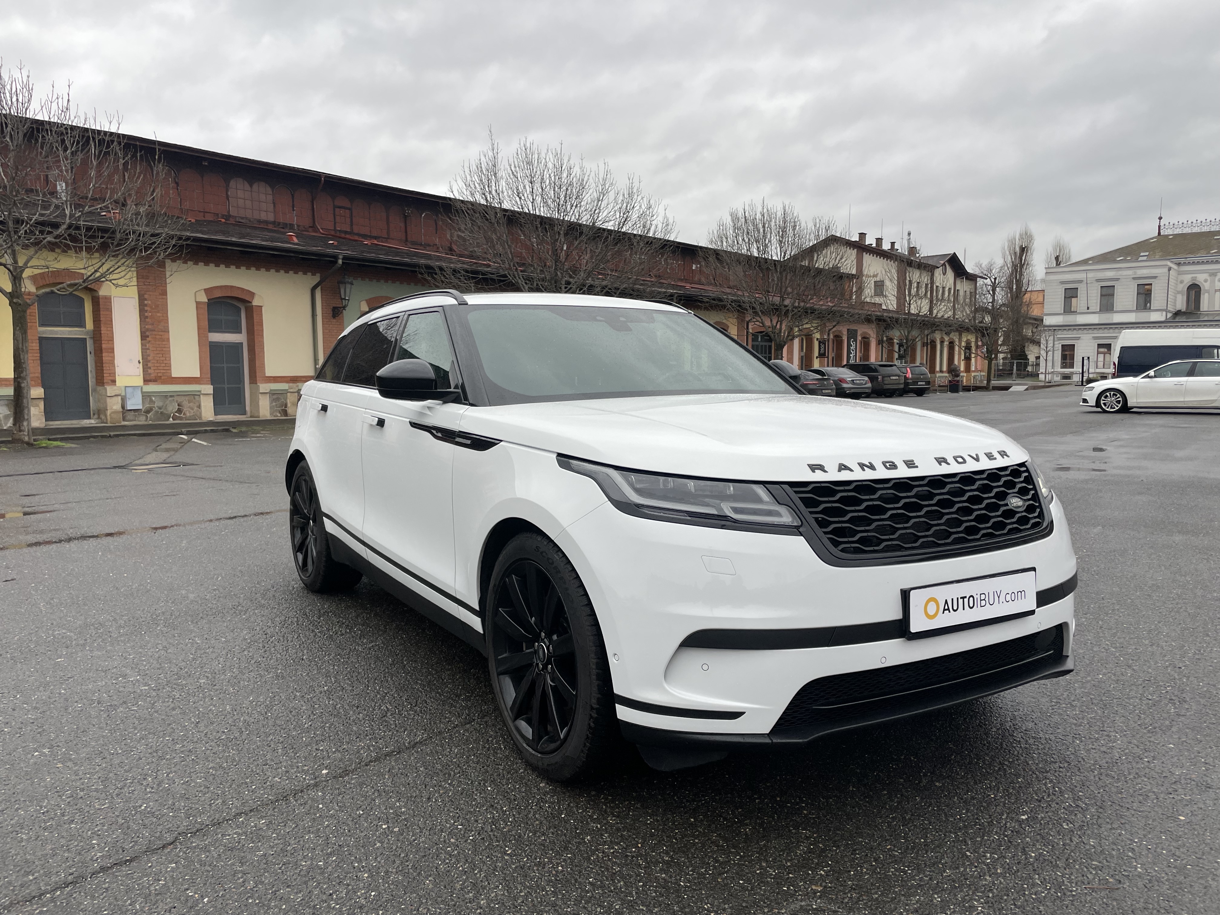 Range Rover Velar D 300 SE AWD AUT | ojeté české auto skladem | luxusní naftové SUV | 300 koní | super výbava | skvělá cena 899.000,- Kč bez DPH | nákup online na AUTOiBUY.com